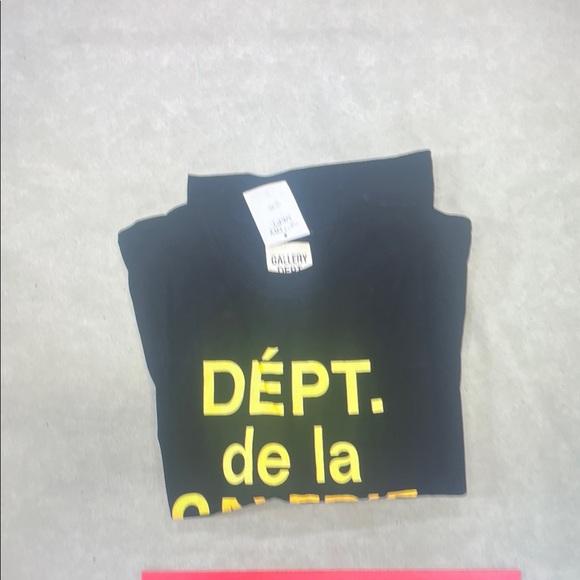 Gallery Dept Black Tee with Yellow Print - Picture 3 of 4